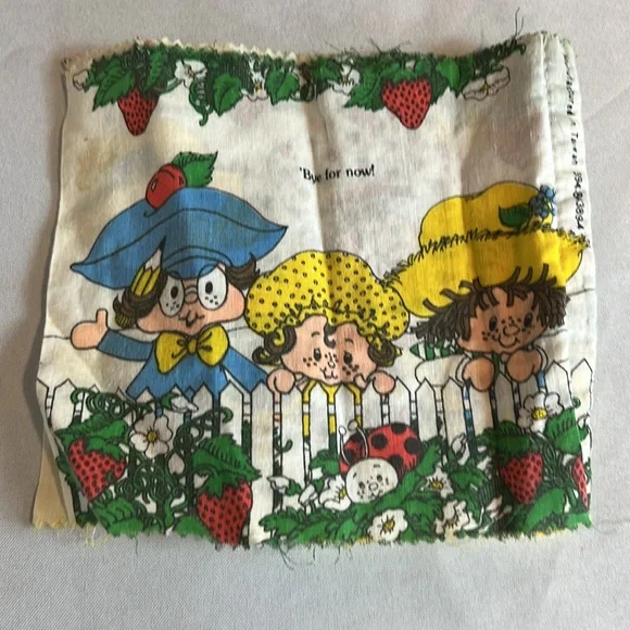 Vintage 1980 Strawberry Shortcake Fabric Square Book - Picture 3 of 3